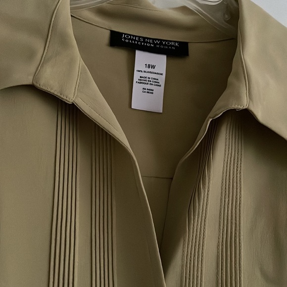 Jones New York Collection woman’s plus size blouse - Picture 3 of 7